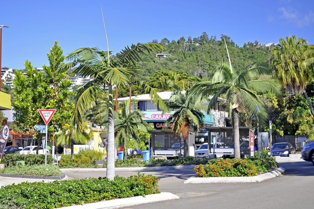 Colonial Court Beachfront Motel & Holiday Stay Airlie Beach Zewnętrze zdjęcie